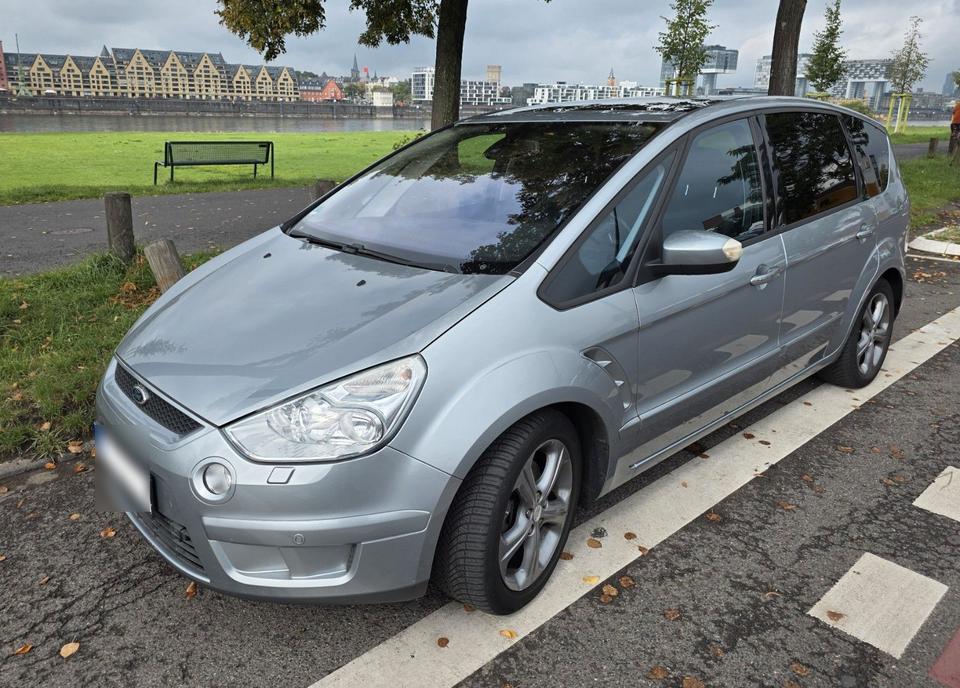 Ford S-Max 2009 — rear view