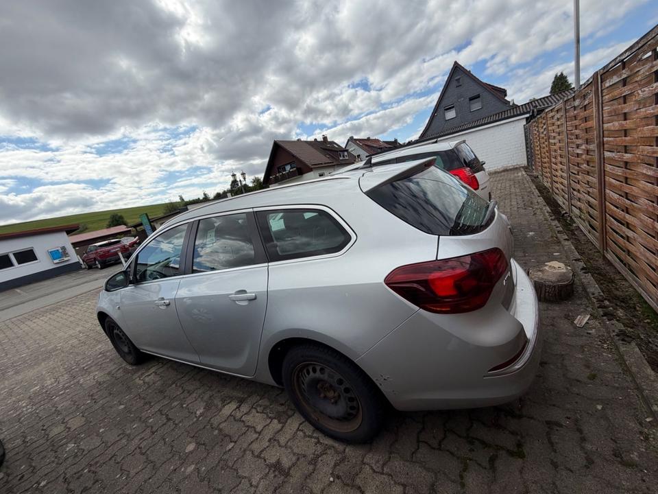 Opel Astra 2015 — engine