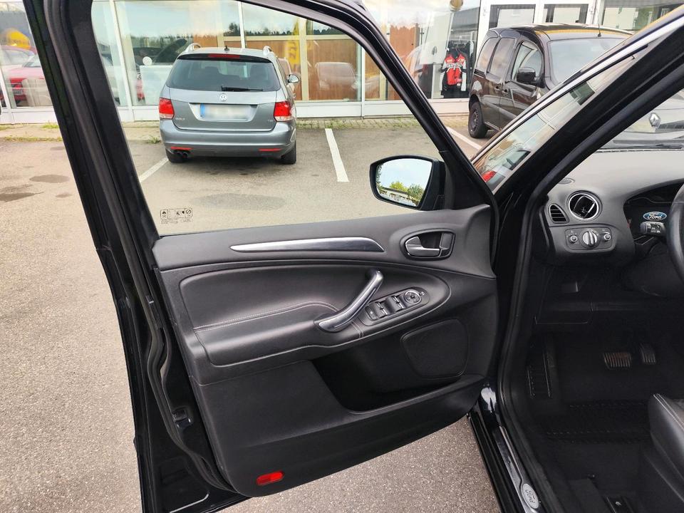 Ford S-Max 2011 — photo 14