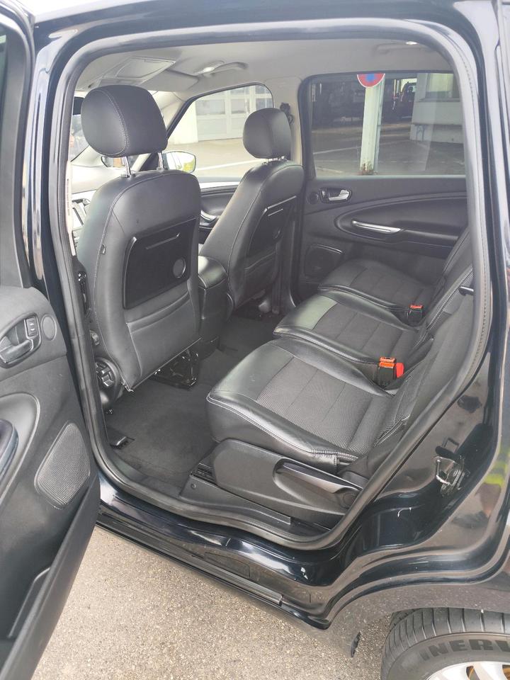 Ford S-Max 2011 — photo 16