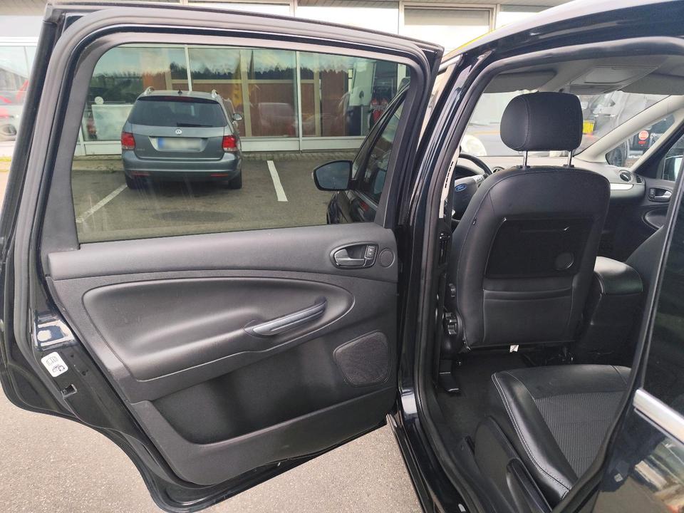 Ford S-Max 2011 — photo 17