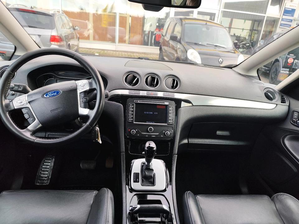 Ford S-Max 2011 — photo 18