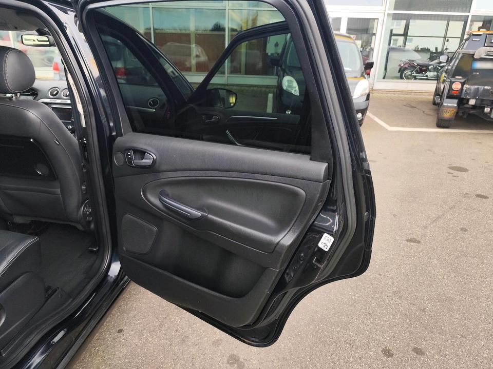 Ford S-Max 2011 — photo 8