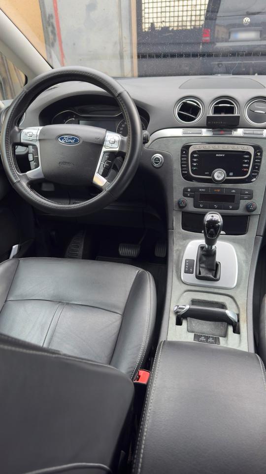 Ford S-Max 2011 — двигун