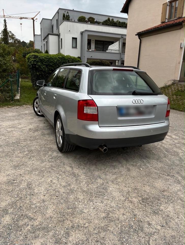Audi A4 2004 — rear view