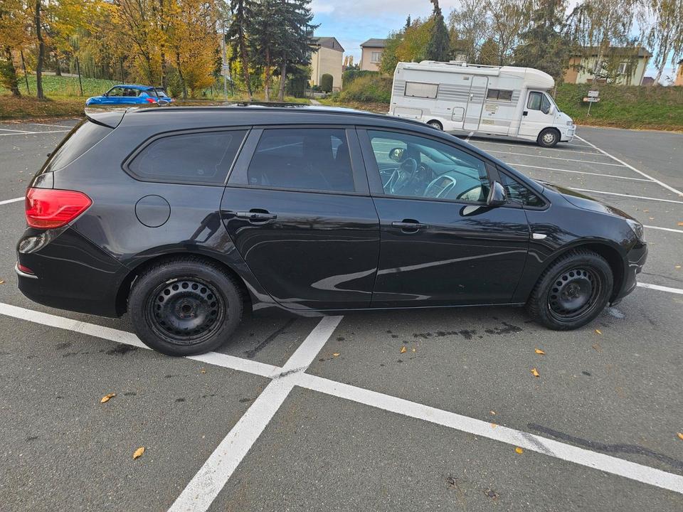 Opel Astra 2014 — engine