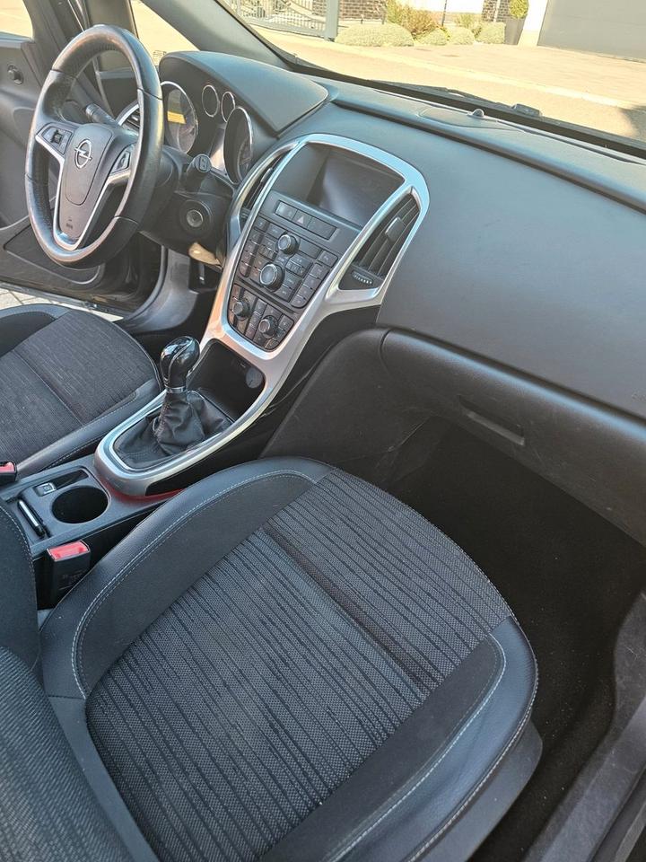 Opel Astra 2014 — photo 6