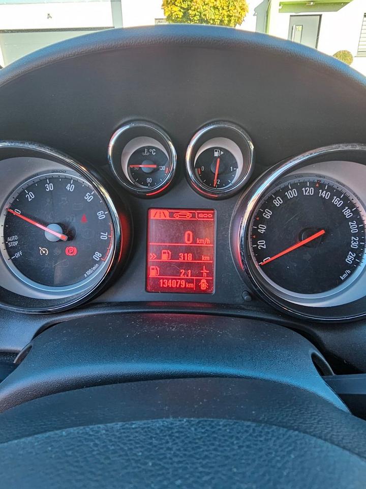 Opel Astra 2014 — photo 7