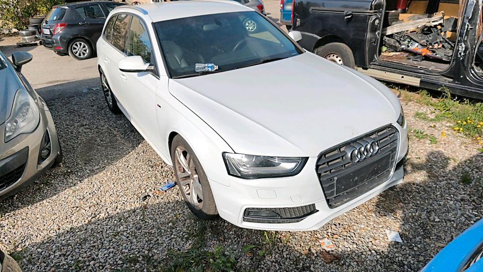 Audi A4 2013 — rear view