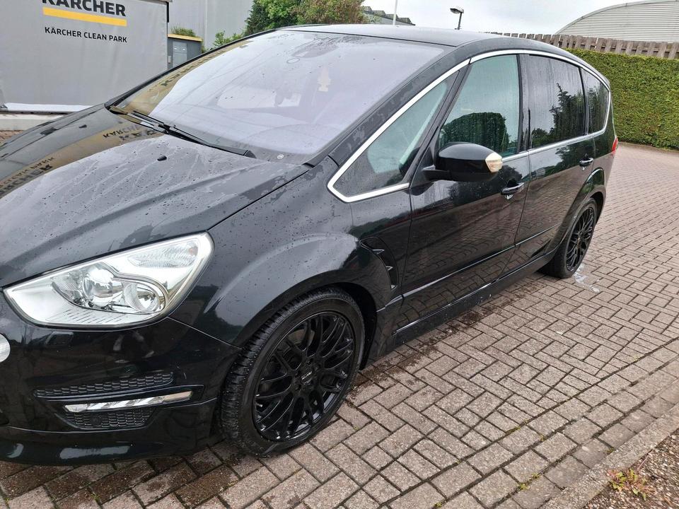 Ford C-Max 2013 — rear view