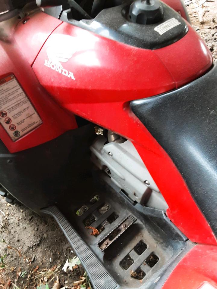 Honda 680 quad 2011 — interior