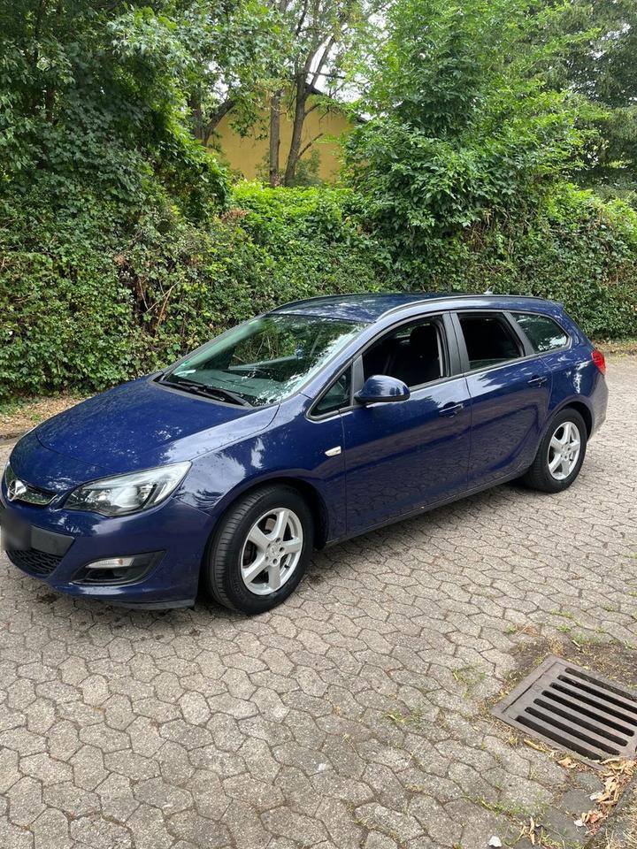 Opel Astra 2012 — engine