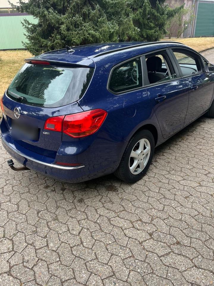 Opel Astra 2012 — photo 6