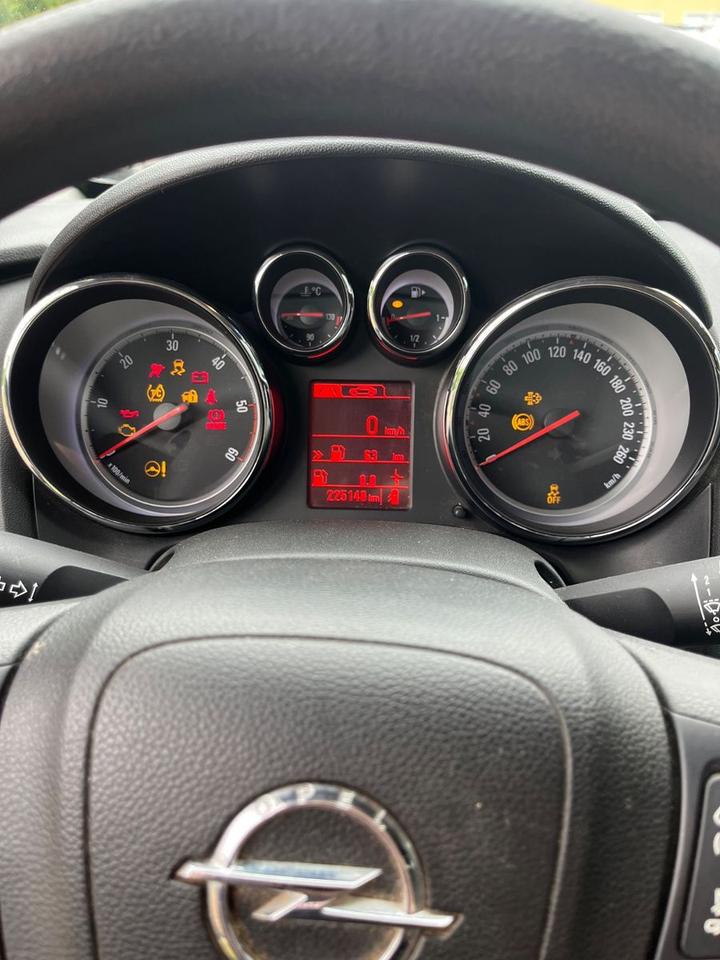 Opel Astra 2012 — photo 8