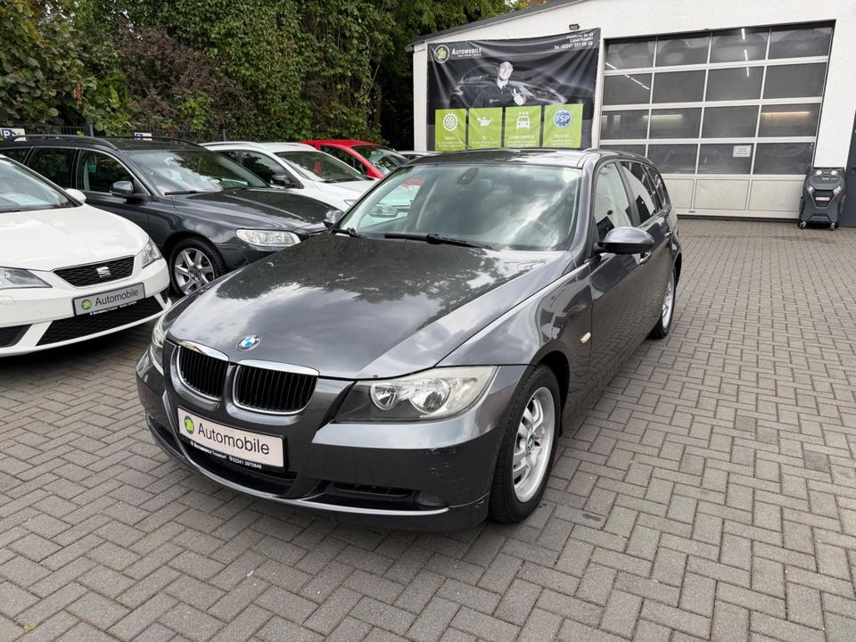 BMW 318 2006 — салон