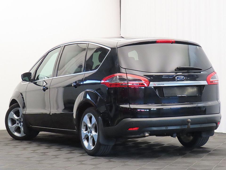 Ford S-Max 2015 — rear view