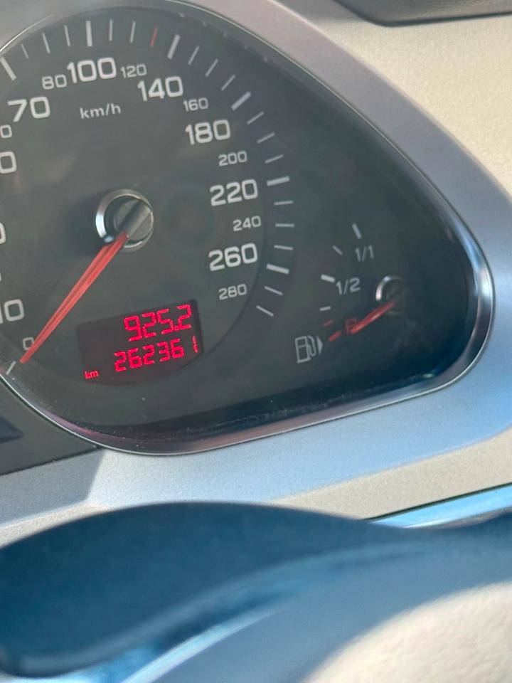 Audi A6 2011 — photo 12