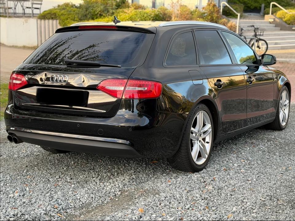 Audi A4 2012 — салон