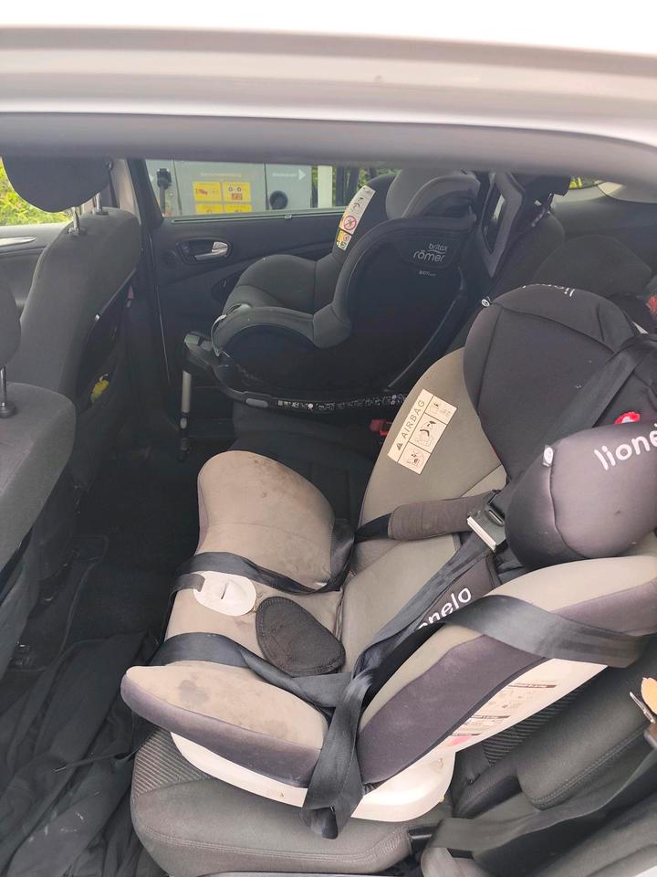 Ford S-Max 2010 — interior