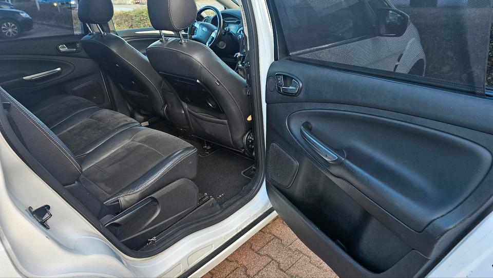 Ford S-Max 2011 — photo 10
