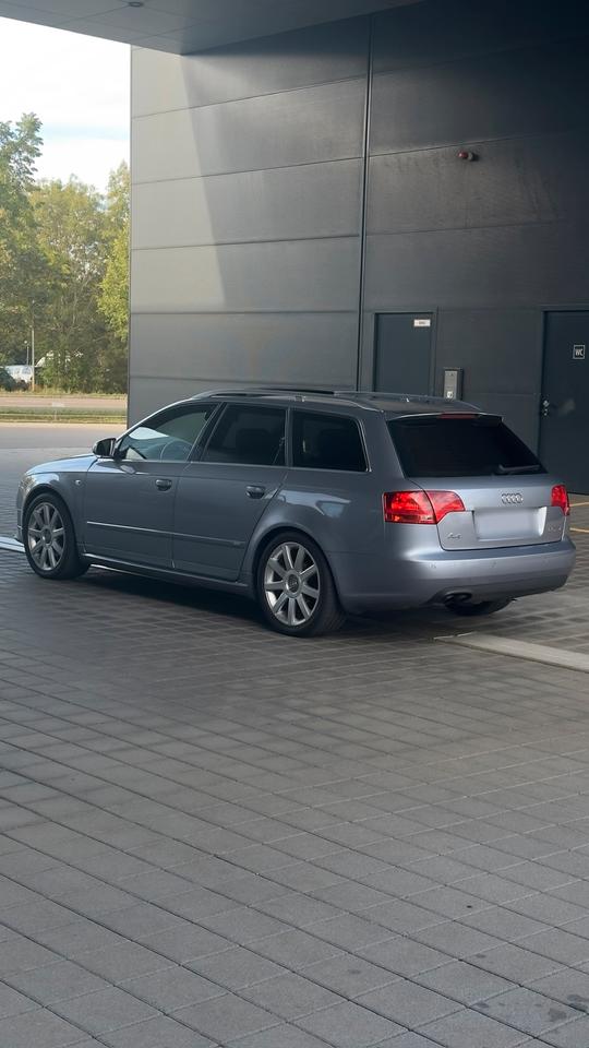 Audi A4 2005 — engine