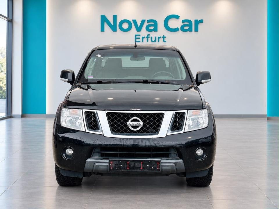 Nissan Navara 2013 — вигляд ззаду