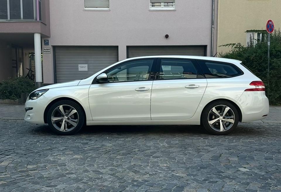 Peugeot 308 2014 — rear view