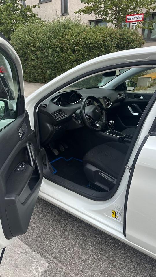 Peugeot 308 2014 — engine