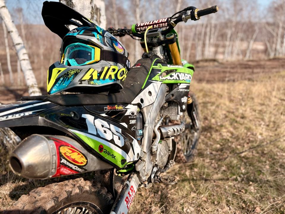 Kawasaki Gelöscht • Motorcross Kawasaki 250 2014 — interior