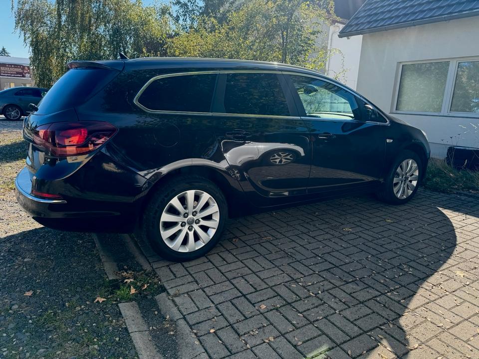 Opel Astra 2015 — двигун