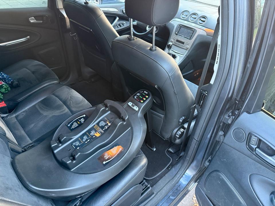 Ford S-Max 2009 — photo 13