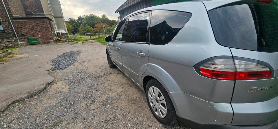 Ford S-Max 2008 — rear view