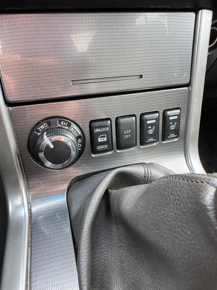 Nissan Navara 2011 — photo 11