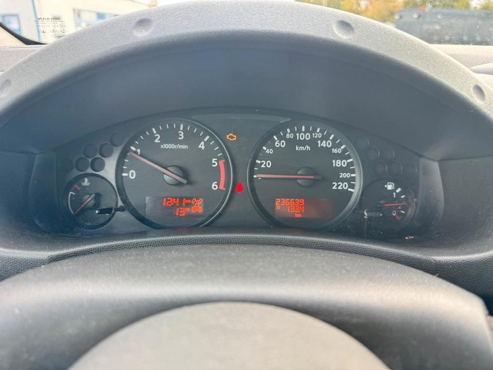 Nissan Navara 2011 — photo 12