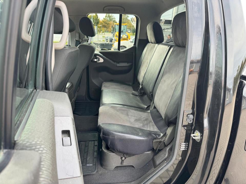 Nissan Navara 2011 — photo 13