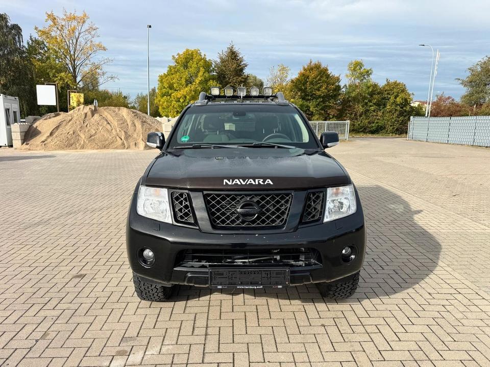 Nissan Navara 2011 — photo 7