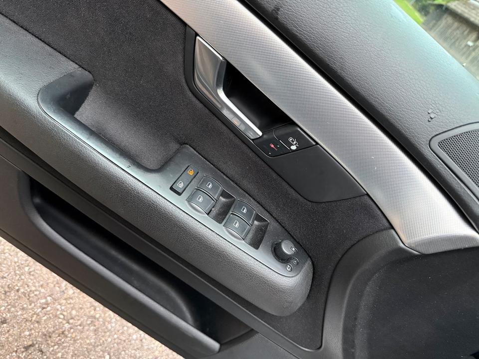 Audi A4 2006 — photo 17