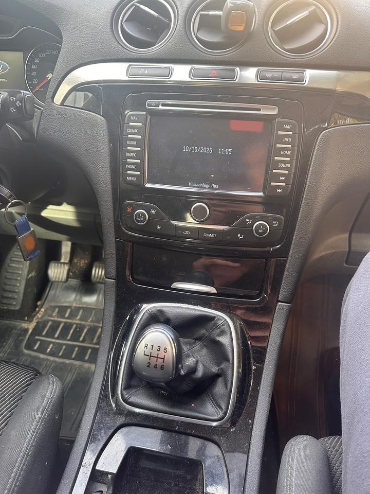 Ford S-Max 2011 — photo 10