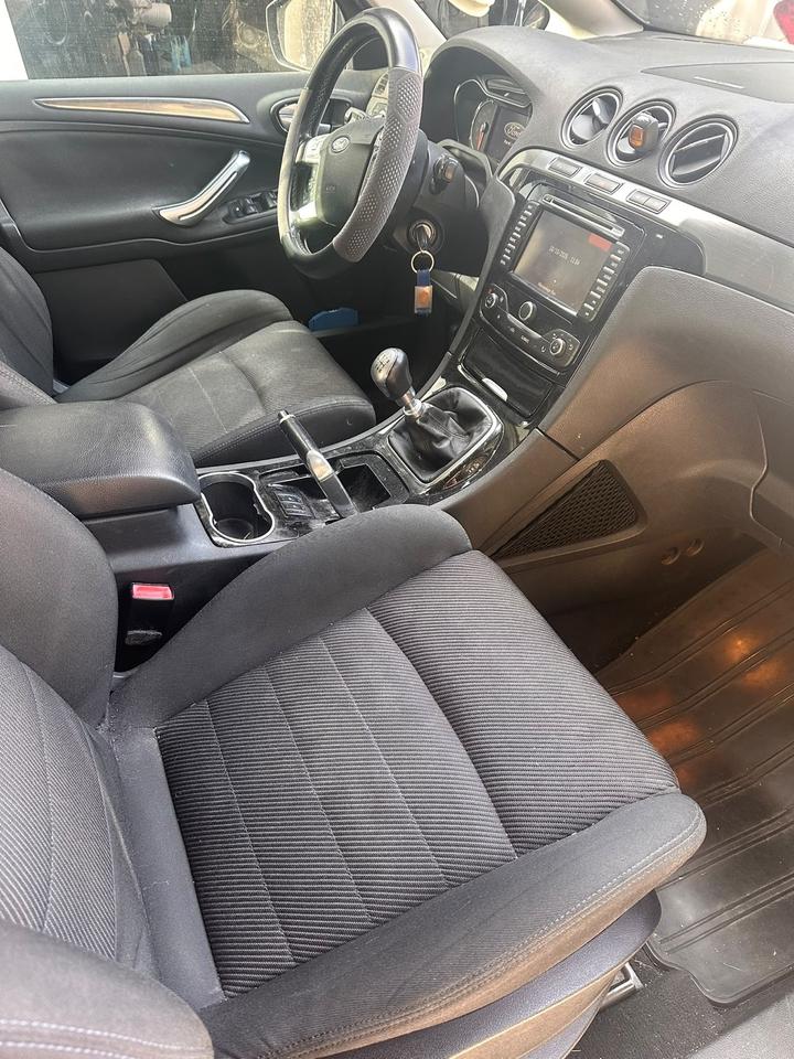 Ford S-Max 2011 — photo 8