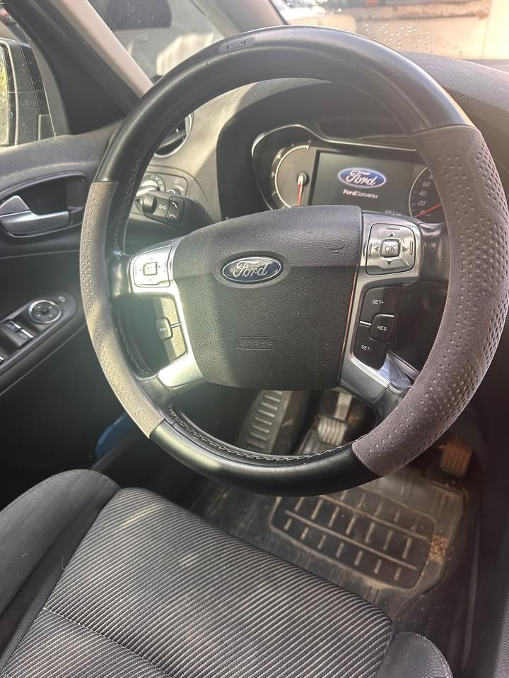 Ford S-Max 2011 — photo 9