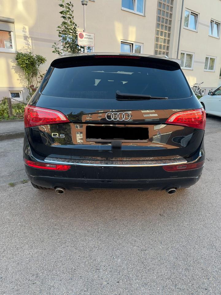 Audi Q5 2011 — interior
