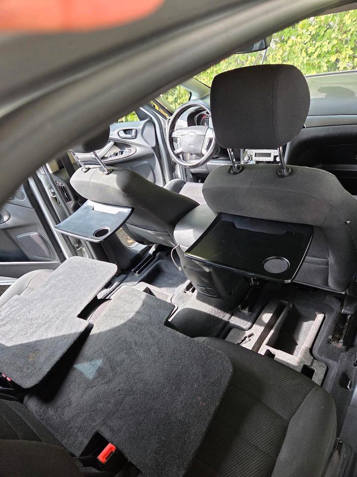 Ford S-Max 2010 — photo 10