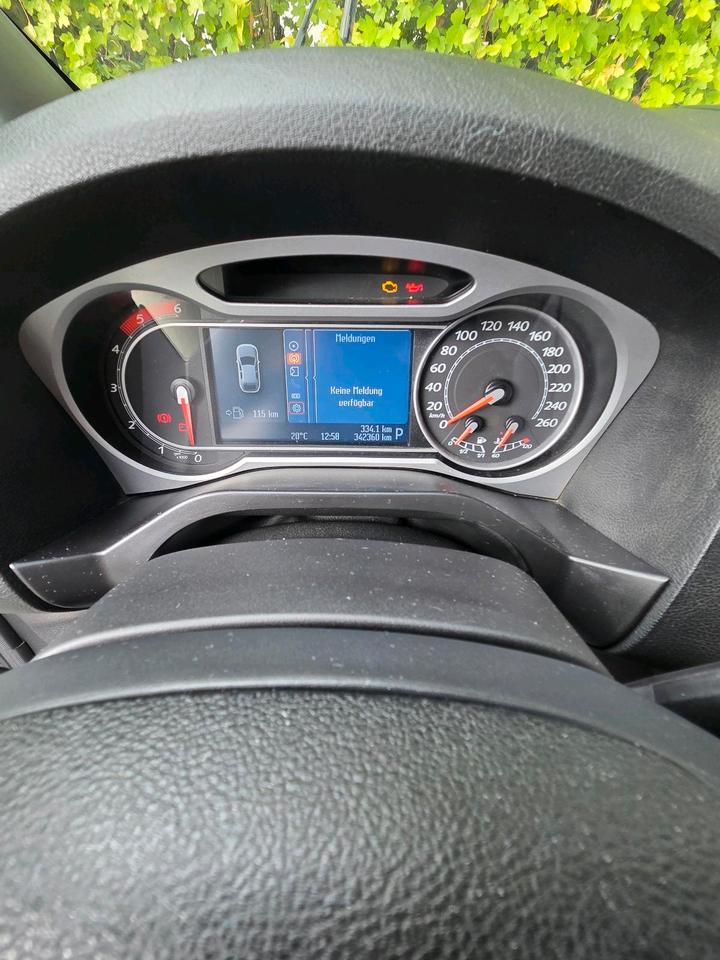 Ford S-Max 2010 — photo 14