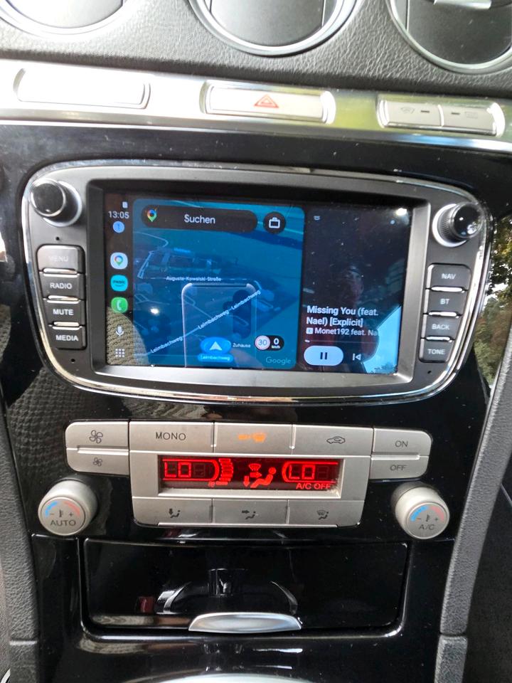 Ford S-Max 2010 — photo 16