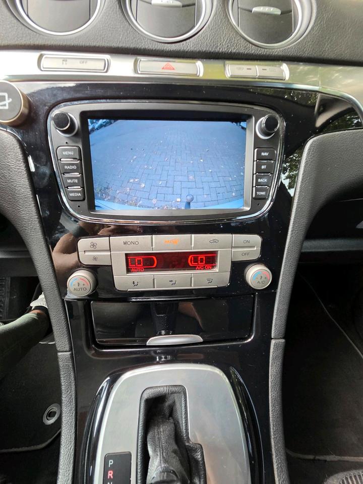 Ford S-Max 2010 — photo 17