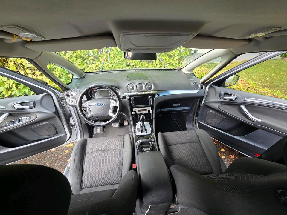 Ford S-Max 2010 — photo 7