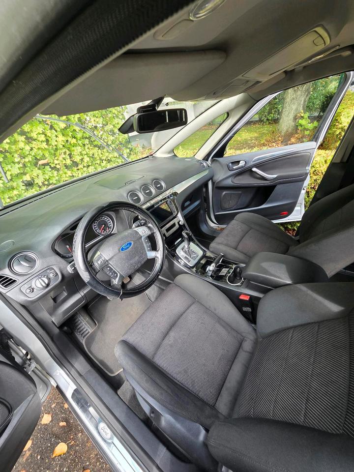 Ford S-Max 2010 — photo 8