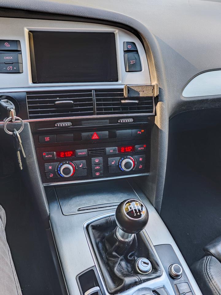 Audi A6 2011 — photo 11