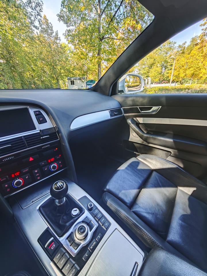 Audi A6 2011 — photo 12