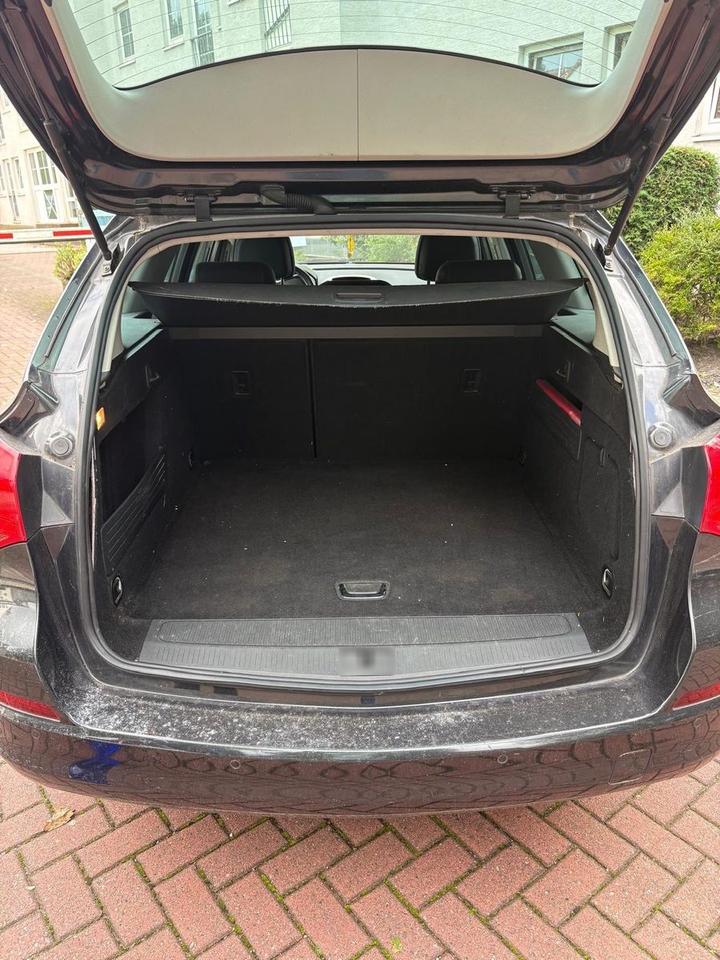 Opel Astra 2012 — engine